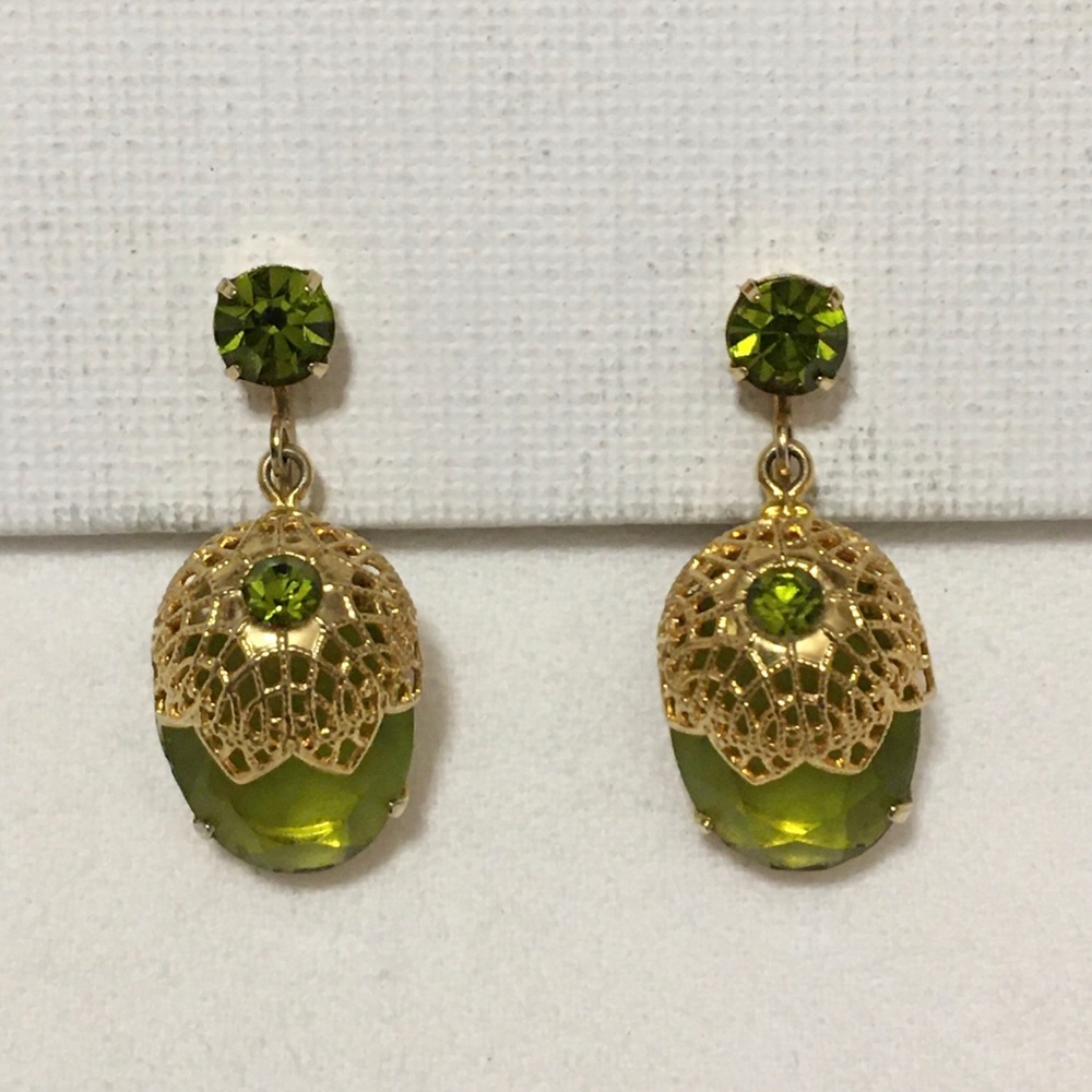 NOS 1970 TOUCH OF ELEGANCE Peridot Color Stones Goldt Filigree Caps CLIP Earring